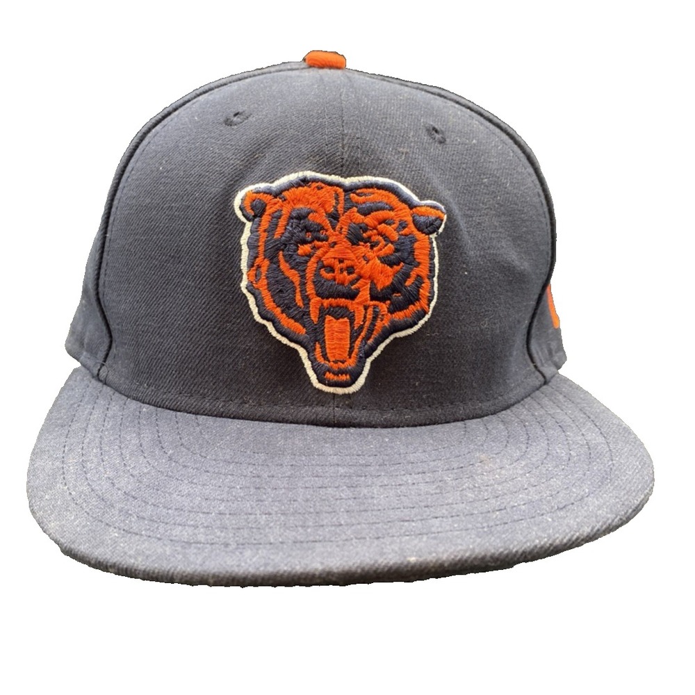 CHICAGO BEARS TEAM MENS FITTED HAT BLACK 6 7/8‎ NEW GSH  logo on back